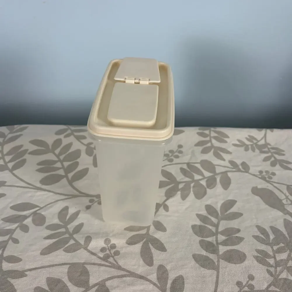 Rubbermaid vintage quart